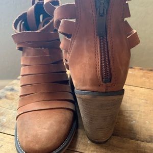LIKE NEW FREE PEOPLE BOOTIES